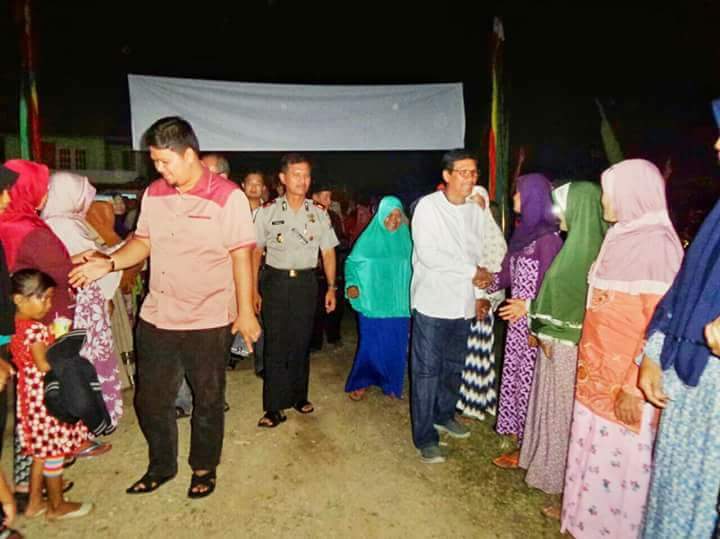Ketua DPRD Kuansing Andi Putra bersama mantan bupati, H Sukarmis disambut masyarakat Pauh Angit Pangean